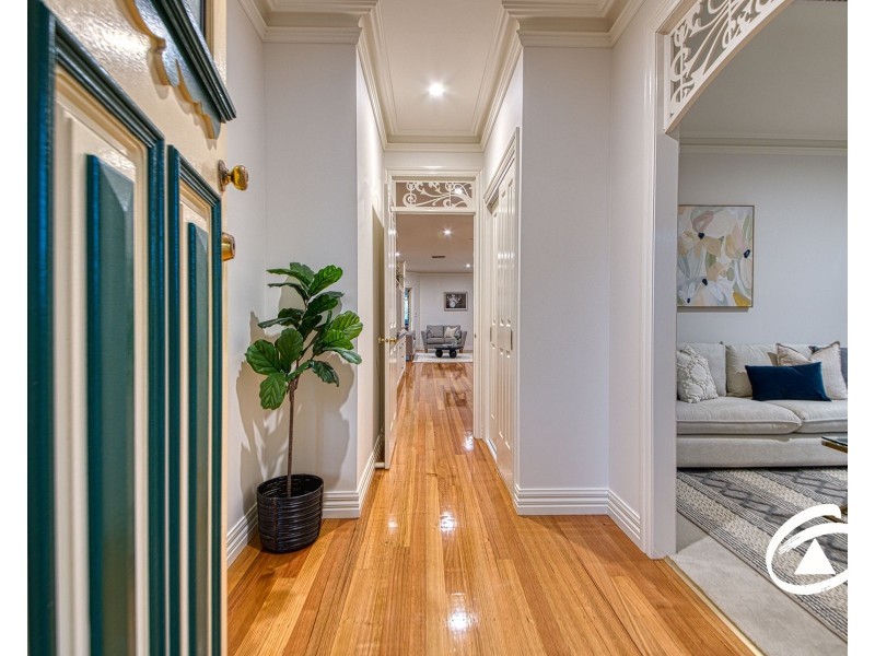 1 Astrid Court, Berwick VIC 3806