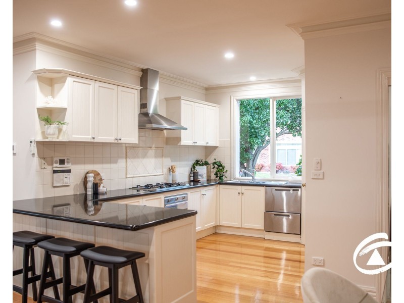 1 Astrid Court, Berwick VIC 3806