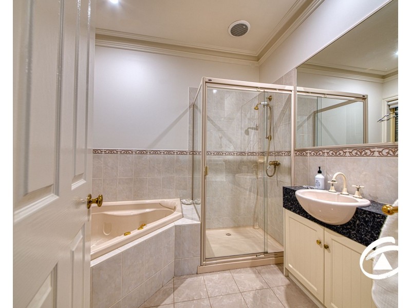 1 Astrid Court, Berwick VIC 3806