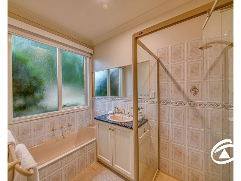 1 Astrid Court, Berwick VIC 3806