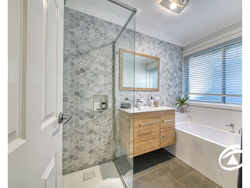 5 Sugarloaf Road, Beaconsfield Upper VIC 3808