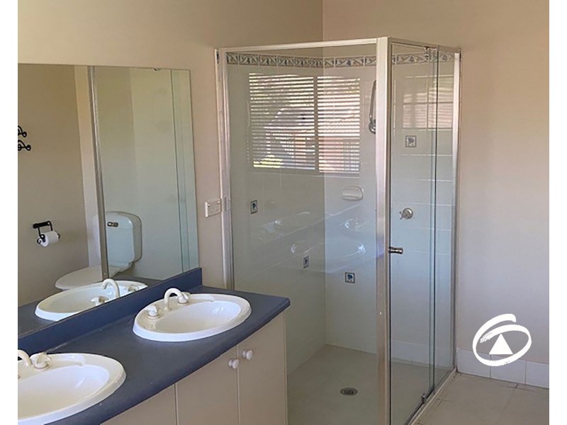 17 Canterbury Close, Narre Warren VIC 3805