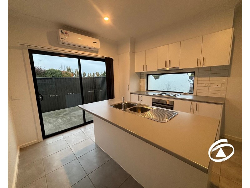 65 Nugget Way, Cranbourne East VIC 3977