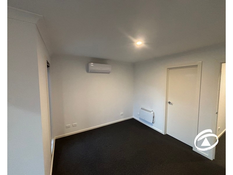 65 Nugget Way, Cranbourne East VIC 3977