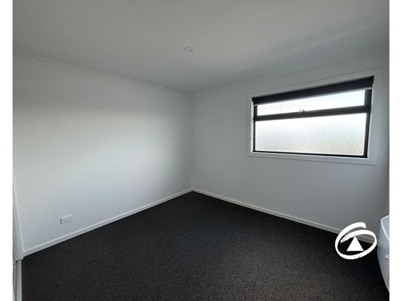 65 Nugget Way, Cranbourne East VIC 3977