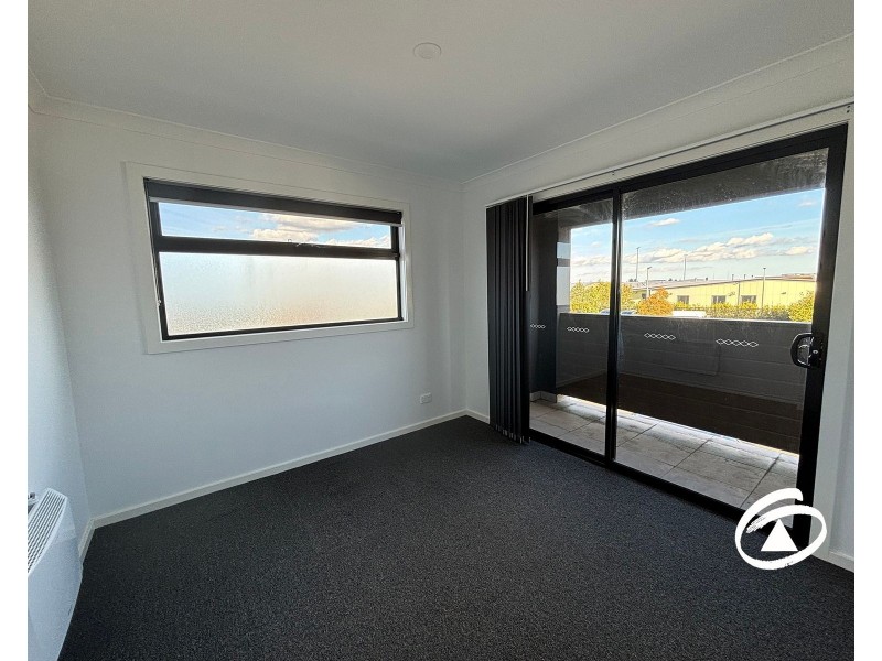 65 Nugget Way, Cranbourne East VIC 3977