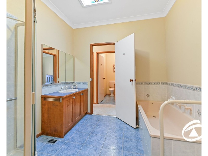 18 Magarra Crescent, Berwick VIC 3806