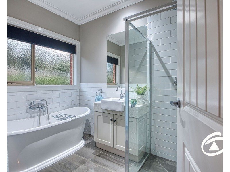 100 Old Gembrook Road, Pakenham Upper VIC 3810