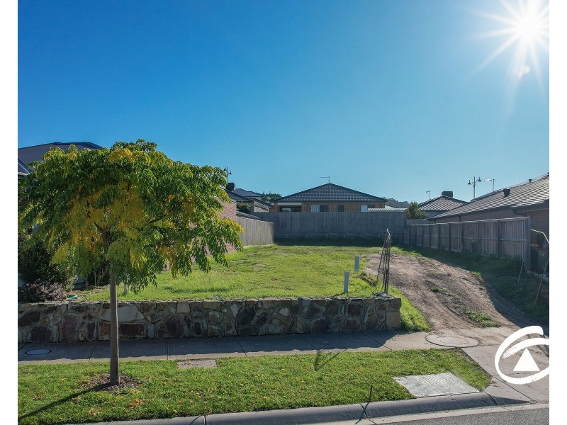 32 Burgess Avenue, Officer VIC 3809