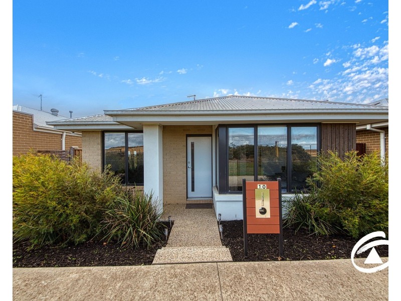 10 Precinct Walk, Clyde North VIC 3978