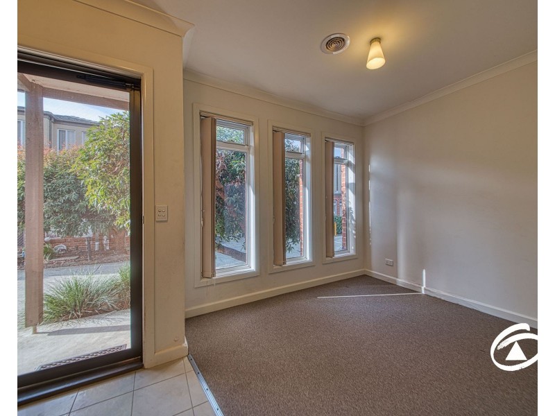 11/4 Young Road, Hallam VIC 3803