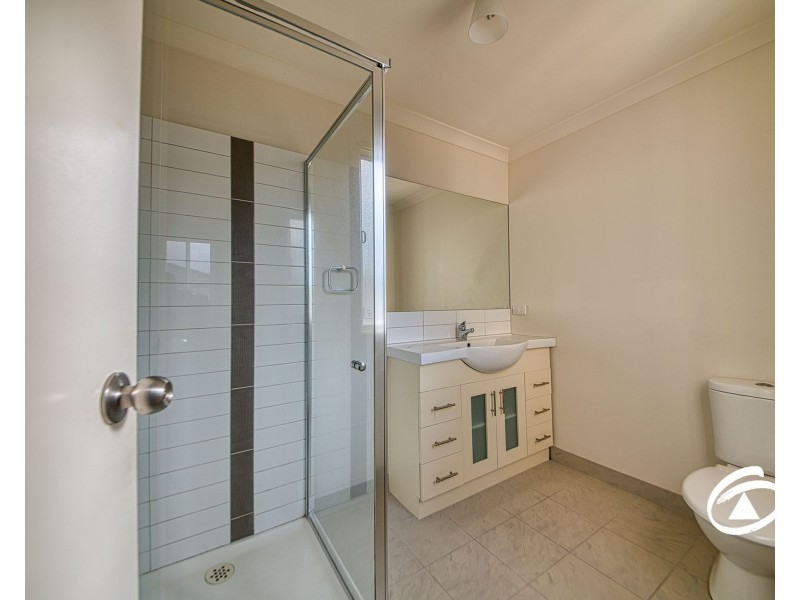 11/4 Young Road, Hallam VIC 3803