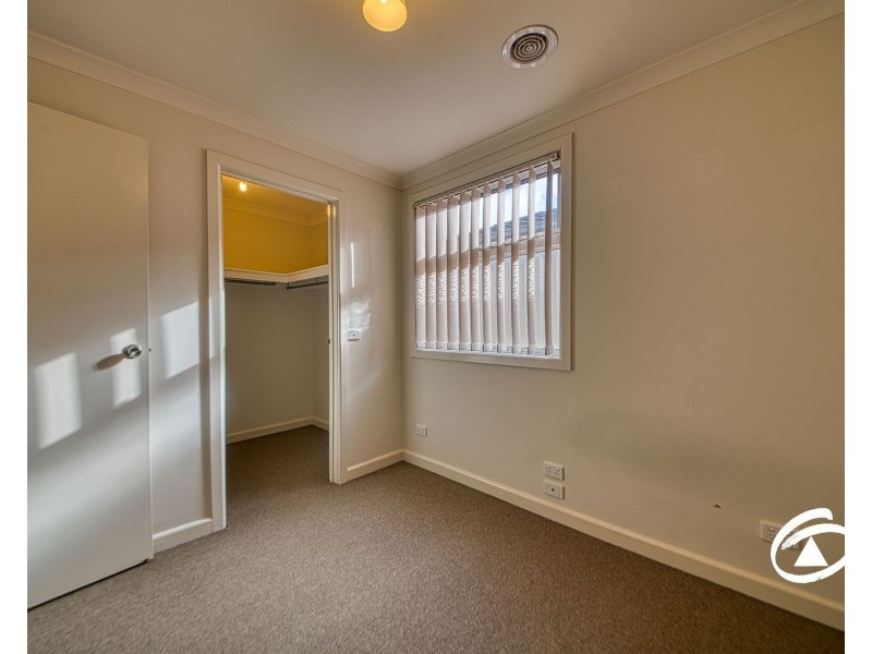 11/4 Young Road, Hallam VIC 3803