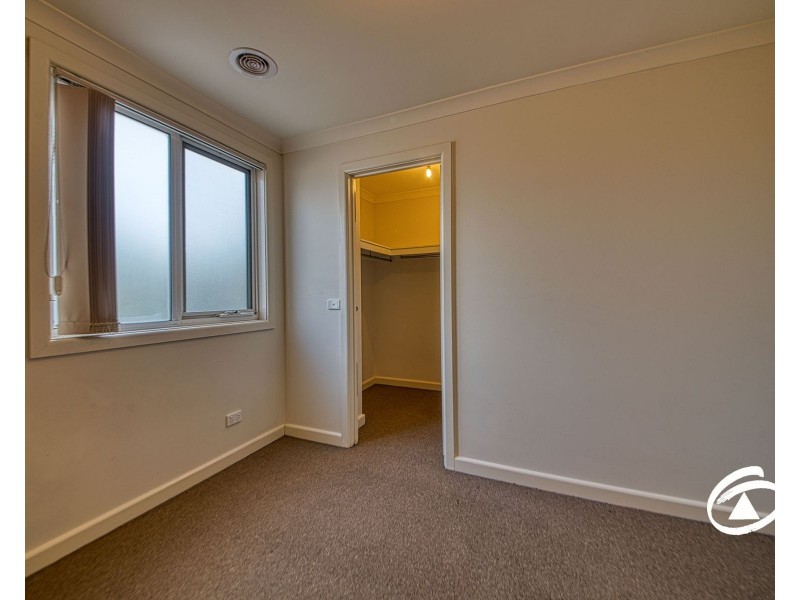 11/4 Young Road, Hallam VIC 3803