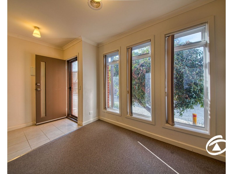 11/4 Young Road, Hallam VIC 3803