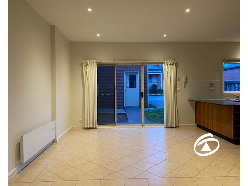 8/10 Parkhill Drive, Berwick VIC 3806