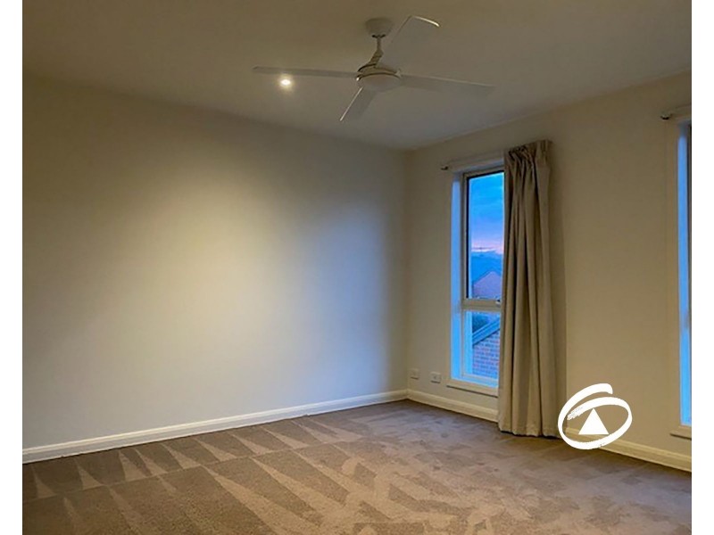 8/10 Parkhill Drive, Berwick VIC 3806