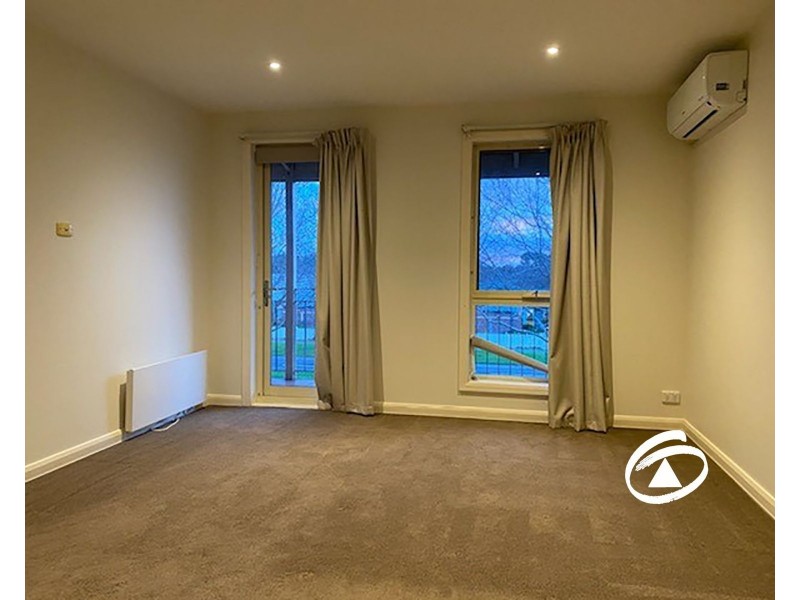 8/10 Parkhill Drive, Berwick VIC 3806