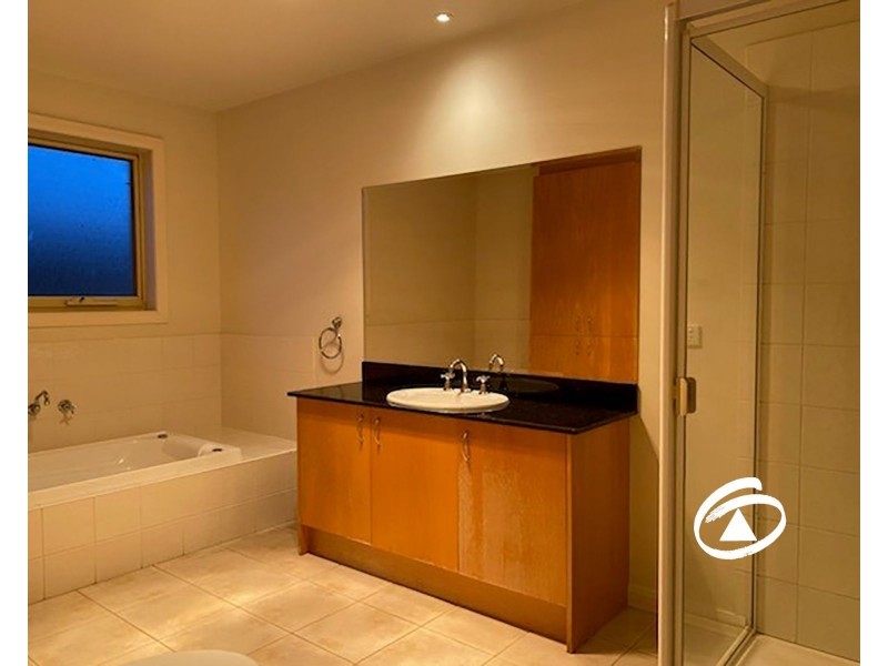 8/10 Parkhill Drive, Berwick VIC 3806