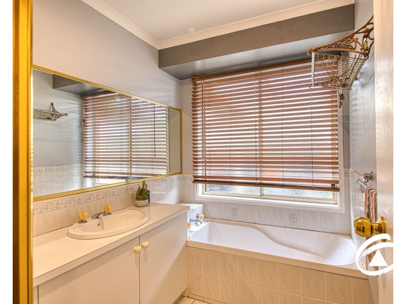 16 Chain Court, Narre Warren South VIC 3805