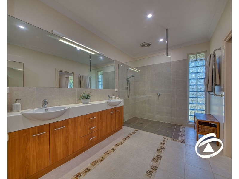 9 Avonwood Road, Narre Warren North VIC 3804