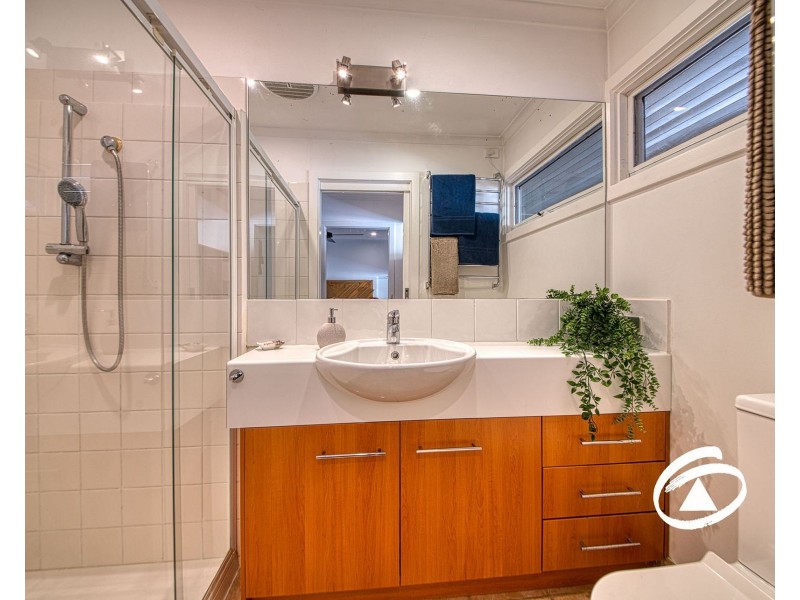 9 Avonwood Road, Narre Warren North VIC 3804