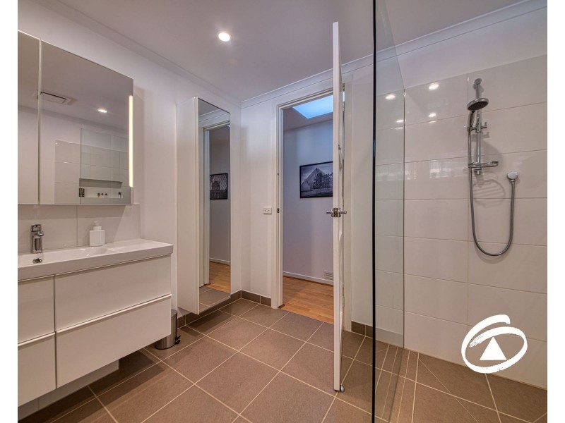 9 Avonwood Road, Narre Warren North VIC 3804