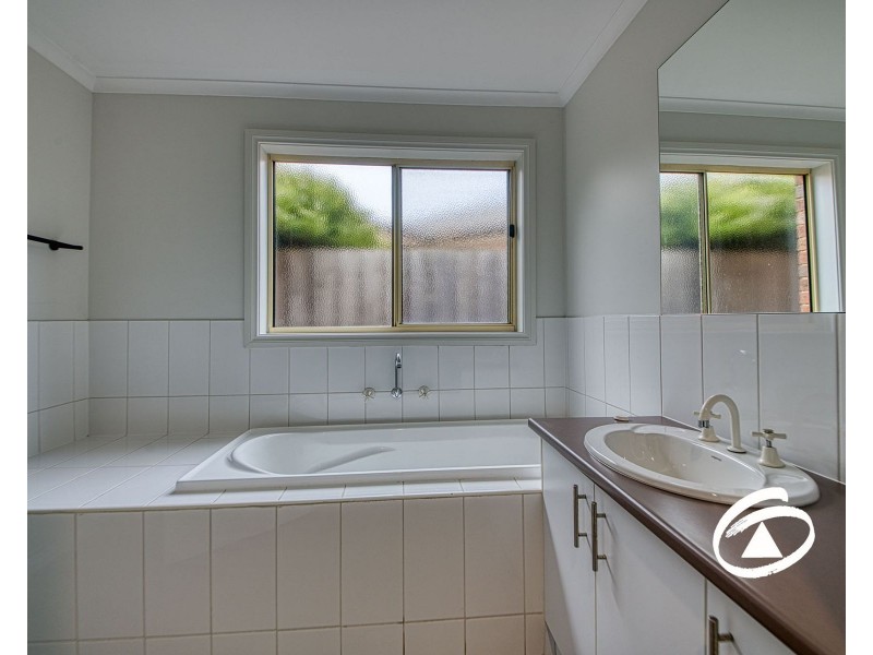 13A James Street, Pakenham VIC 3810