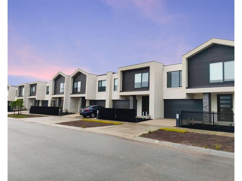 16 Mortlake Drive, Officer South VIC 3809