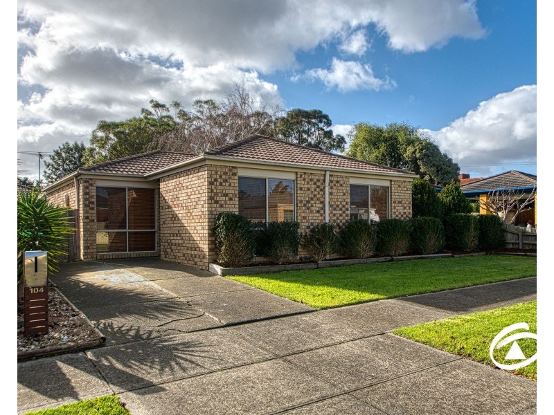 104 Scarborough Avenue, Cranbourne West VIC 3977
