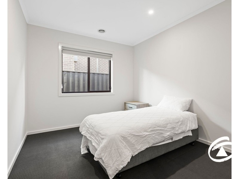 9 Lucinda Lane, Cranbourne North VIC 3977