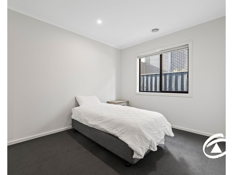9 Lucinda Lane, Cranbourne North VIC 3977