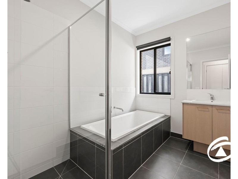 9 Lucinda Lane, Cranbourne North VIC 3977