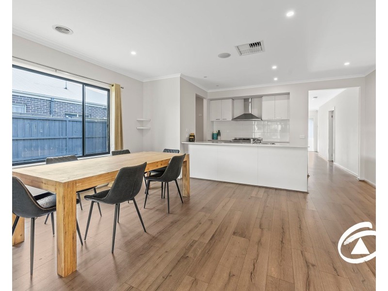 9 Lucinda Lane, Cranbourne North VIC 3977