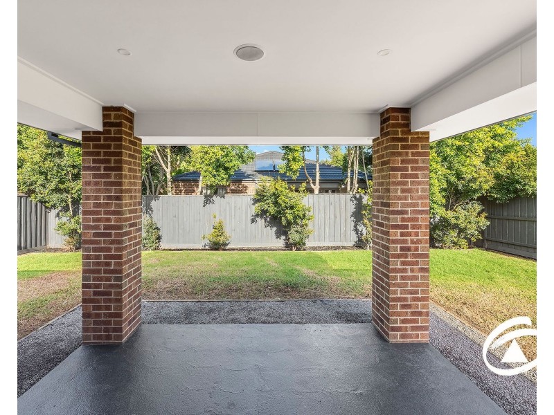 9 Lucinda Lane, Cranbourne North VIC 3977