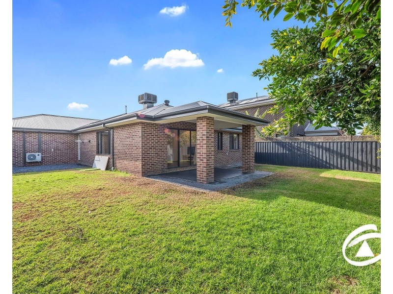 9 Lucinda Lane, Cranbourne North VIC 3977