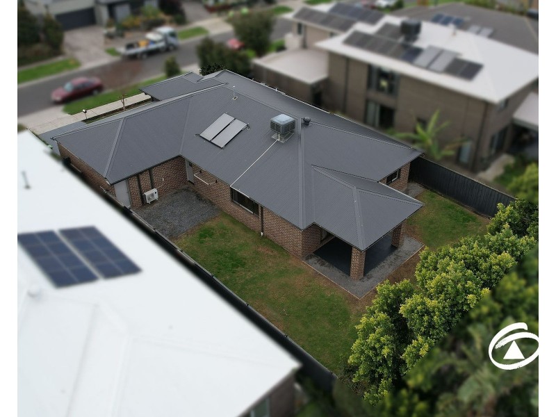 9 Lucinda Lane, Cranbourne North VIC 3977