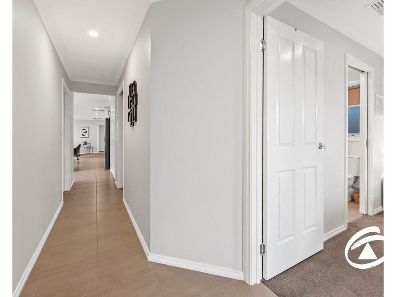 32 Speargrass Close, Clyde North VIC 3978