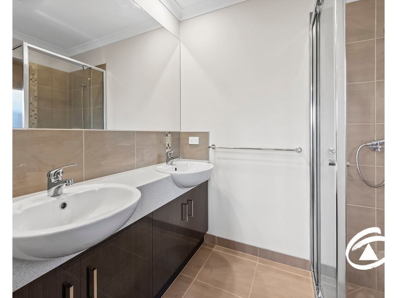 32 Speargrass Close, Clyde North VIC 3978