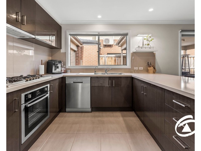 32 Speargrass Close, Clyde North VIC 3978