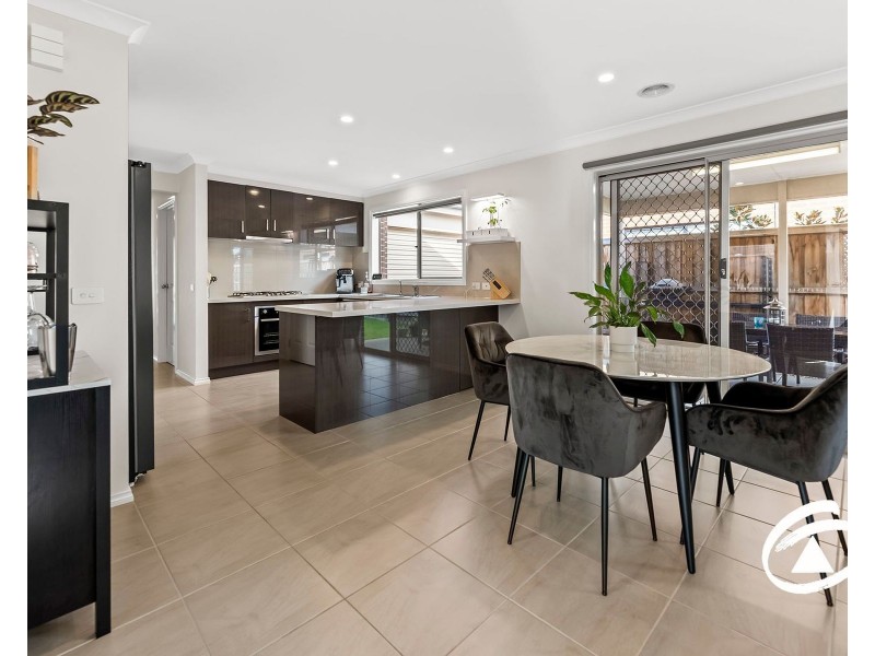 32 Speargrass Close, Clyde North VIC 3978