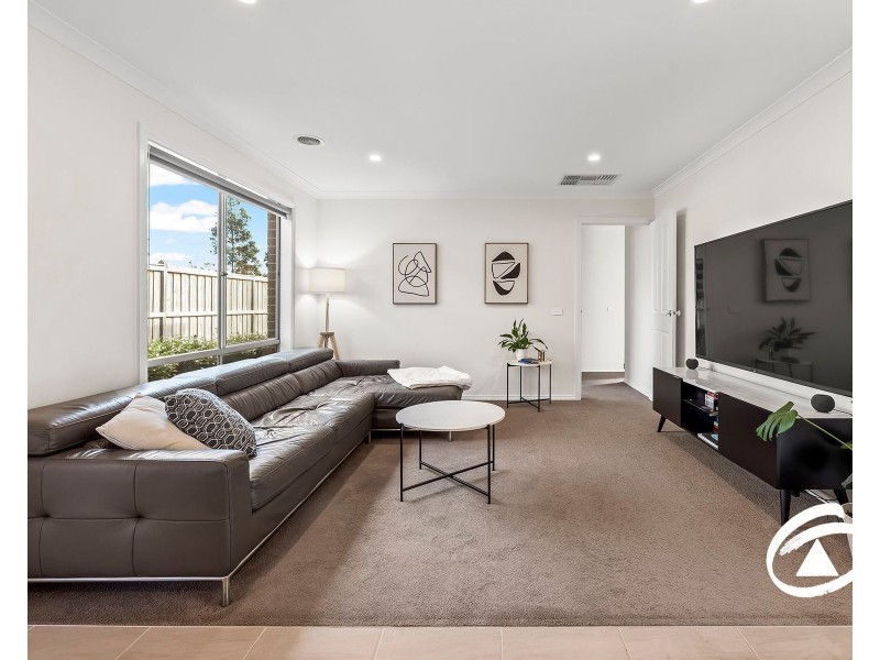 32 Speargrass Close, Clyde North VIC 3978