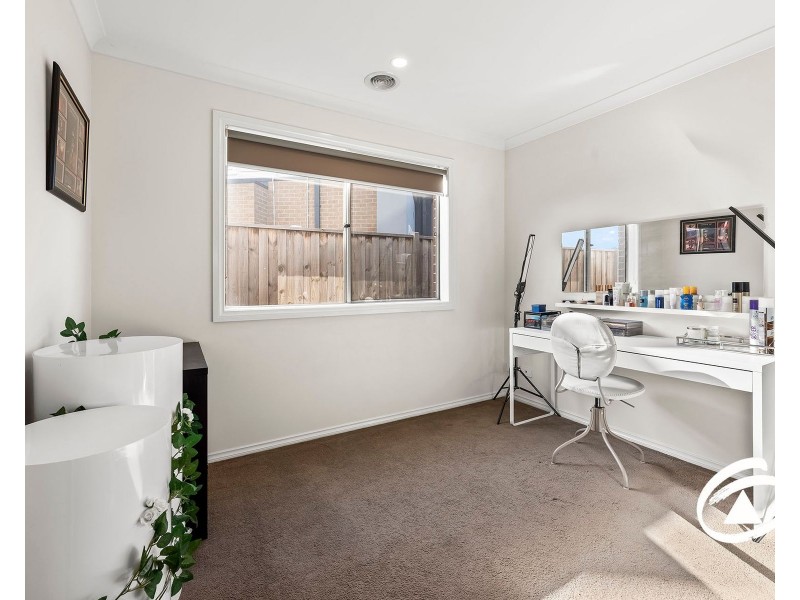 32 Speargrass Close, Clyde North VIC 3978