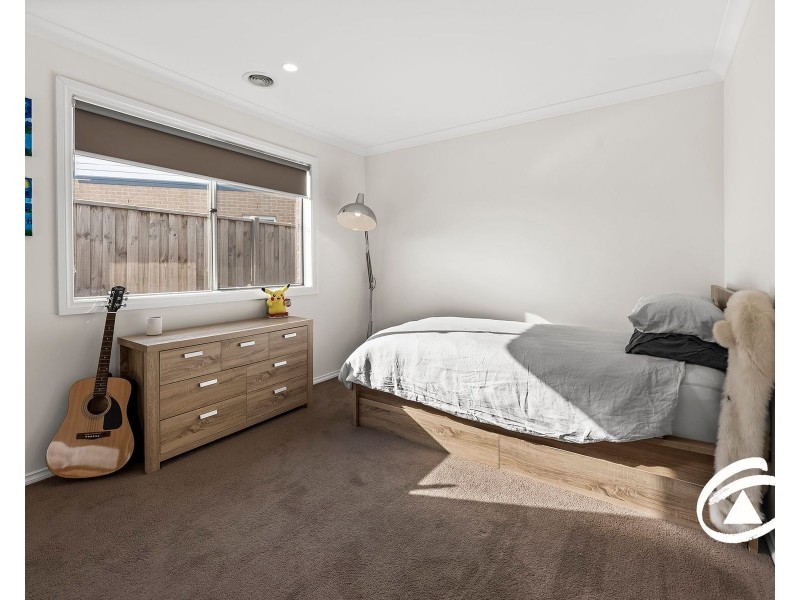 32 Speargrass Close, Clyde North VIC 3978