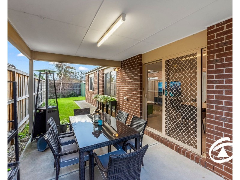 32 Speargrass Close, Clyde North VIC 3978