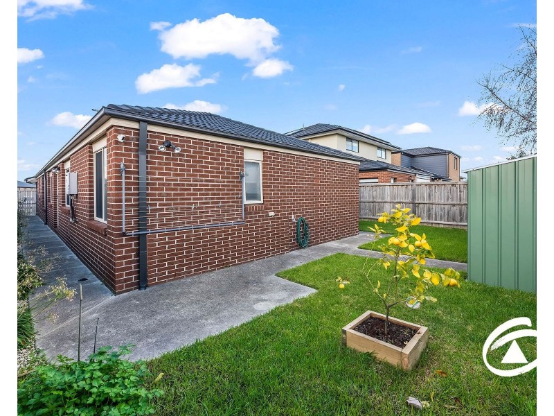 32 Speargrass Close, Clyde North VIC 3978