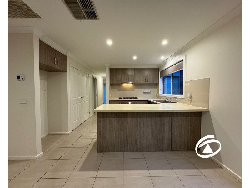 13 Anvil Way, Clyde North VIC 3978