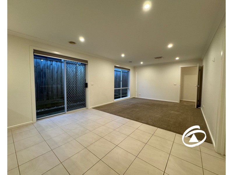 13 Anvil Way, Clyde North VIC 3978