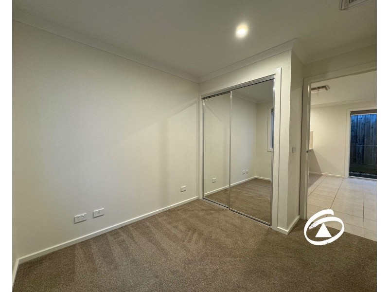 13 Anvil Way, Clyde North VIC 3978