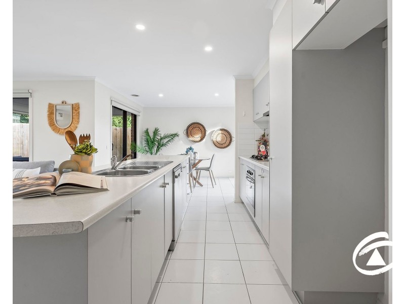 16 Sing Crescent, Berwick VIC 3806